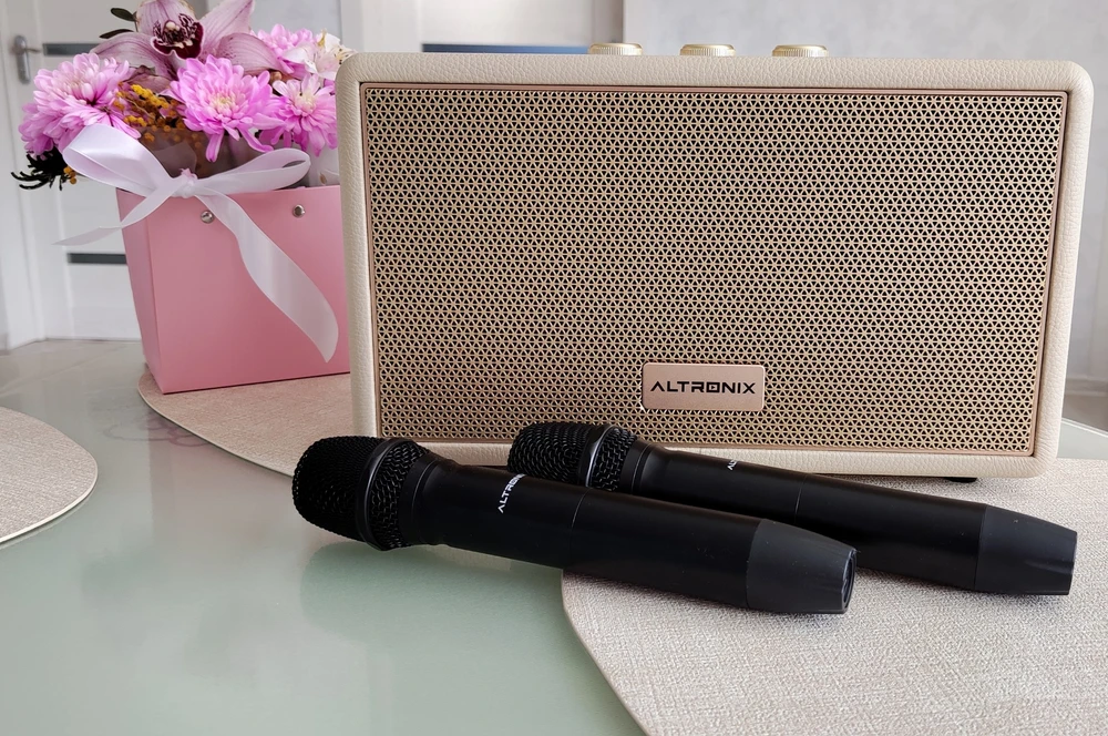 Караоке-система ALTRONIX Bravo 220D, расцветка Cream (кремовая), с микрофонами